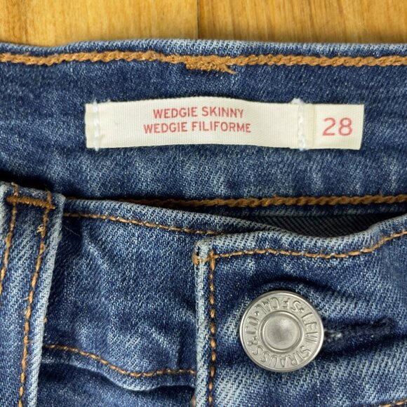 LEVI'S WEDGIE Skinny Fit High Rise Distressed hem Button Fly Midβ Wash Jeans 28 - Picture 5 of 5
